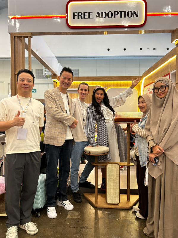 Supporting Stray Cats at IIPE 2025 – Youwei’s Contribution to Animal Welfare